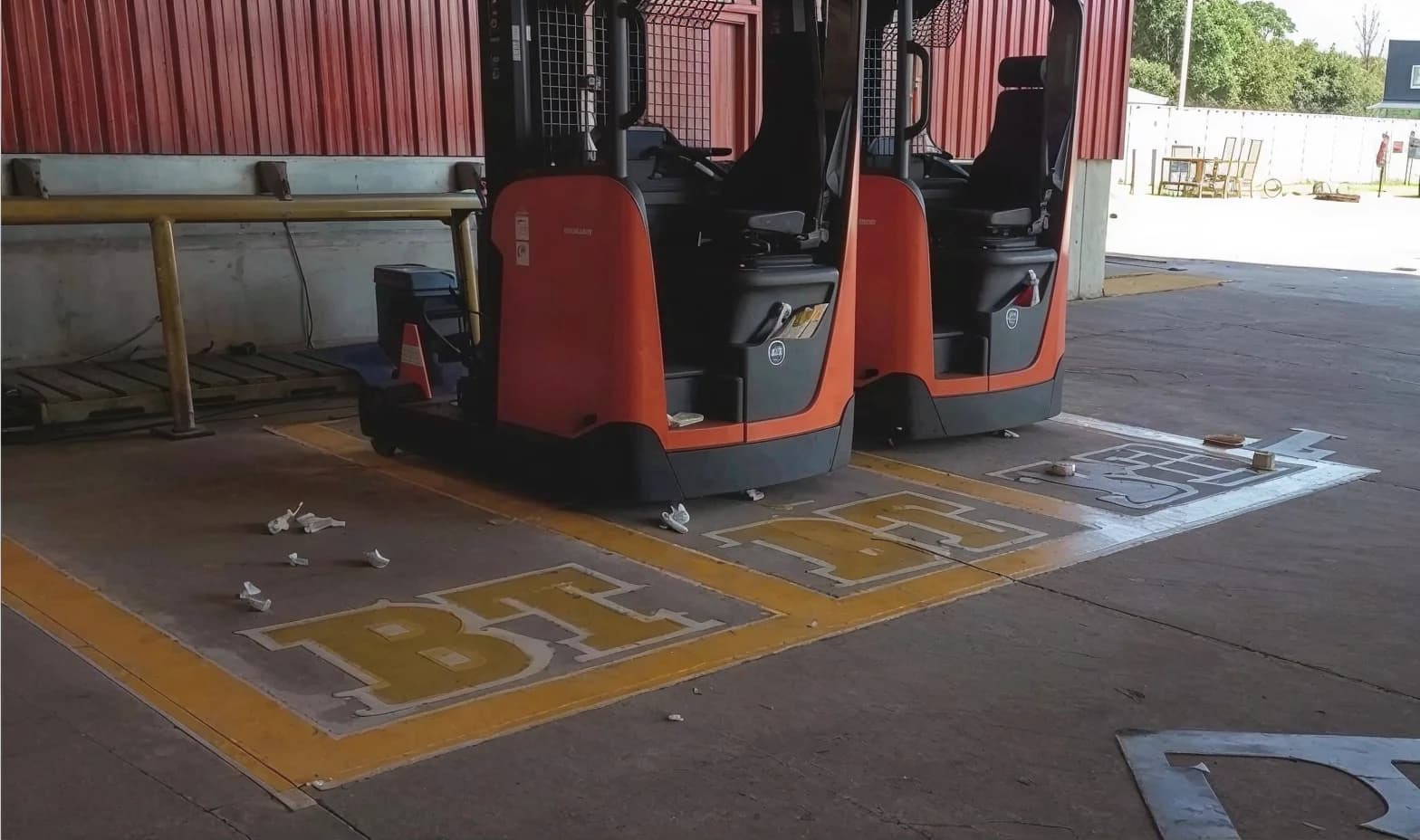 Señalización de zonas de tránsito con montacargas